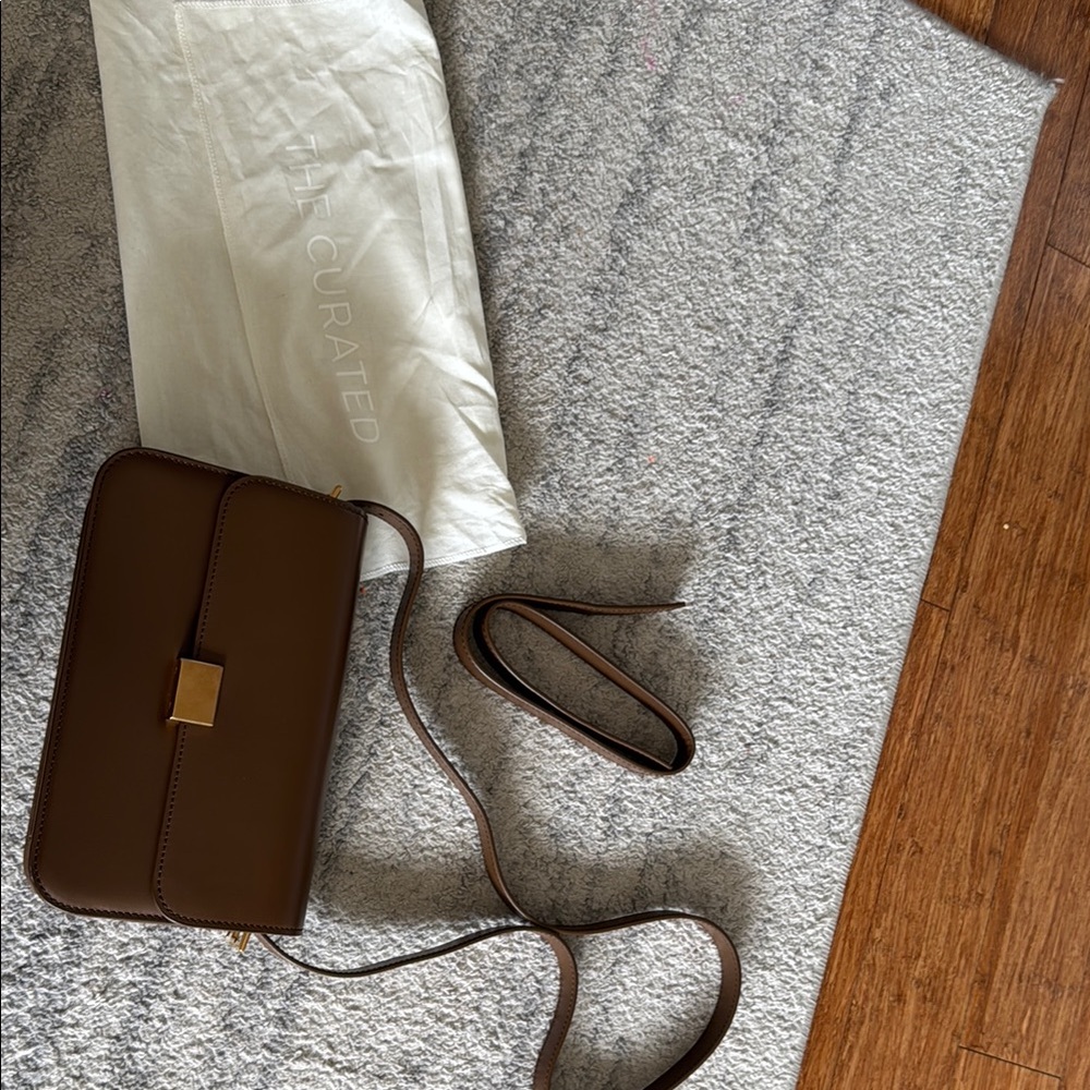 Curated the classic bag (shoulder bag)